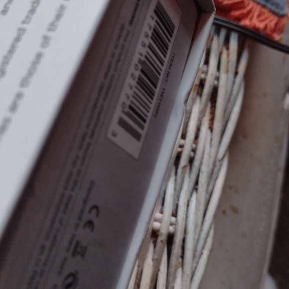 LAUD Wireless Earbuds with Charging Case - White NWT - Picture 3 of 3